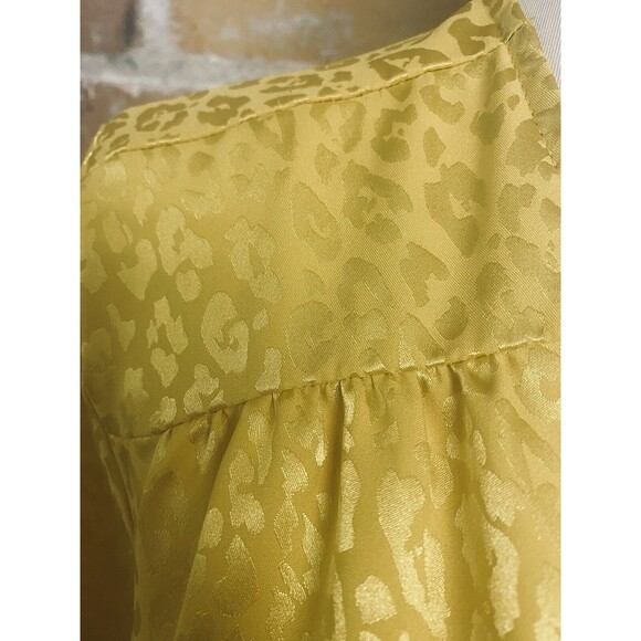 Jennifer Lopez JLO Long Sleeve Yellow/Gold Leopard Print Top Womens Size Small - Picture 5 of 10